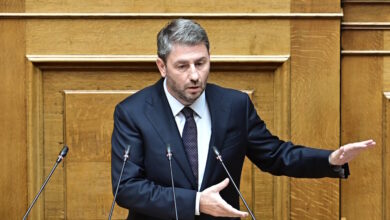 Ο-Ανδρουλάκης-για-πρώτη-φορά-στη-ΔΕΘ-ως-αρχηγός-αξιωματικής-αντιπολίτευσης-–-Η-«λευκή-βίβλος»-των-προτάσεων-του-ΠΑΣΟΚ