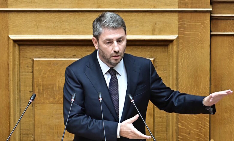 Ο-Ανδρουλάκης-για-πρώτη-φορά-στη-ΔΕΘ-ως-αρχηγός-αξιωματικής-αντιπολίτευσης-–-Η-«λευκή-βίβλος»-των-προτάσεων-του-ΠΑΣΟΚ