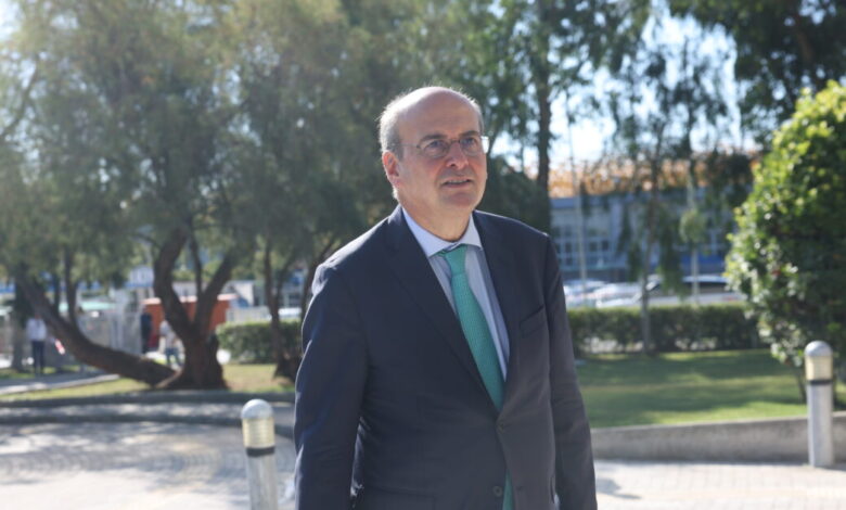 Χατζηδάκης:-Φορολογική-μεταρρύθμιση-με-έμφαση-στην-οικογένεια-και-τη-μεσαία-τάξη