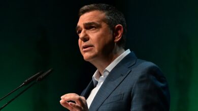 Αλέξης-Τσίπρας:-Συρρικνώνουν-το-κοινωνικό-κράτος-ενώ-αυξάνουν-τις-απευθείας-αναθέσεις