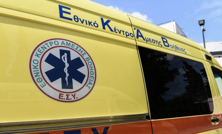Αίγινα:-Μετέφεραν-με-ράσο-παπά-αντί-φορείου-τραυματισμένη-γυναίκα-–-Για-ακόμη-μια-φορά-δεν-υπήρχε-οδηγός-ασθενοφόρου