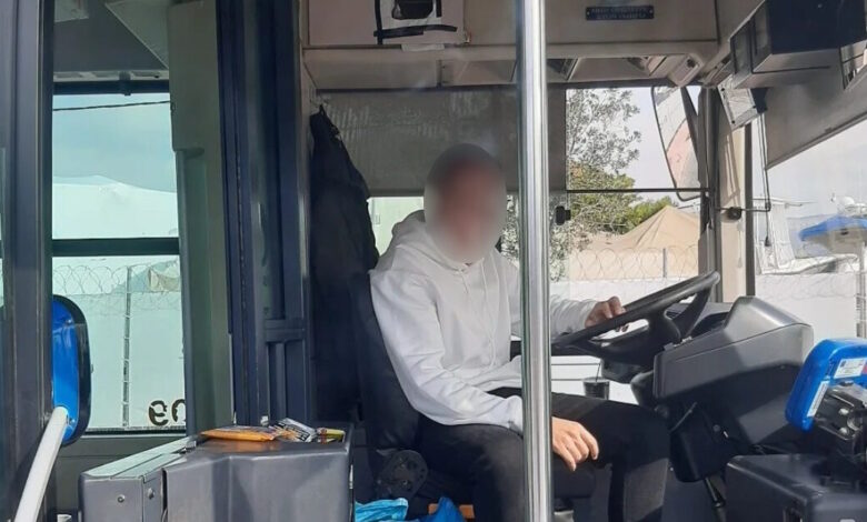 Το-νέο-βίντεο-από-την-αρπαγή-του-μωρού-στον-Πειραιά-και-η-φωτογραφία-του-17χρονου-από-λεωφορείο-που-παρίστανε-τον-ελεγκτή