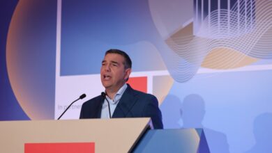 Πηγές-ΠΑΣΟΚ-απαντούν-στον-Τσίπρα:-Κάποτε-ο-μιμούνταν-τη-φωνή-του-Ανδρέα,-τώρα-κάνει-copy-paste-τα-δελτία-μας
