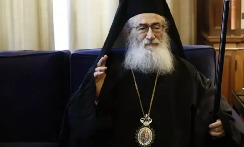 Στην-Αθήνα-η-ελληνική-αποστολή-που-παρέλαβε-τον-Αρχιεπίσκοπο-Δαμιανό-από-τη-Μονή-του-Σινά