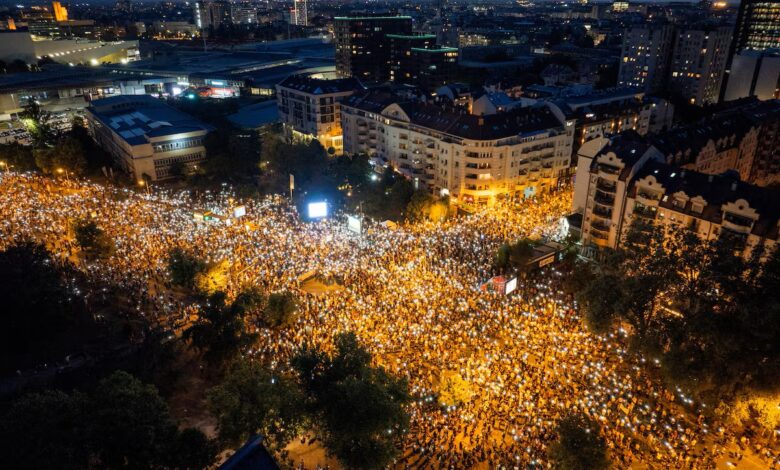 Σερβία:-Χιλιάδες-διαδηλωτές-στους-δρόμους-απαιτούν-και-πάλι-πρόωρες-εκλογές