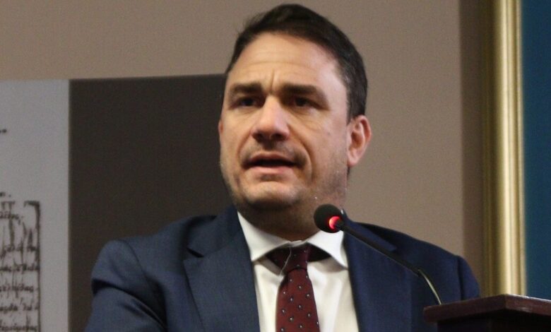 ΠΑΣΟΚ-–-Τσουκαλάς:-«Τα-έξι-χρόνια-που-κυβερνά-ο-Κυριάκος-Μητσοτάκης-γιγαντώθηκαν-τα-προβλήματα-του-δημογραφικού-και-της-στέγασης»