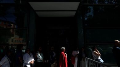 Τζόρτζιο-Αρμάνι:-Το-Μιλάνο-πενθεί-για-την-απώλεια-του-«βασιλιά»-του-–-Χιλιάδες-άνθρωποι-στο-λαϊκό-προσκύνημα