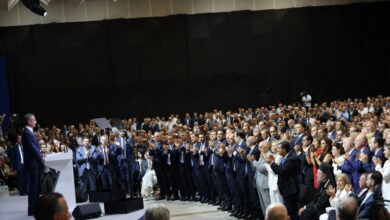 Μαρέβα-Γκραμπόφσκι:-Με-ολόλευκο-κοστούμι-παρακολούθησε-την-ομιλία-Μητσοτάκη-στη-ΔΕΘ