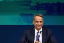 Κυριάκος-Μητσοτάκης:-«Γέφυρες»-σε-Σαμαρά-και-Καραμανλή,-«καρφιά»-σε-Τσίπρα-και-ενόχληση-για-το-«δαχτυλίδι»