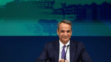 Κυριάκος-Μητσοτάκης:-«Γέφυρες»-σε-Σαμαρά-και-Καραμανλή,-«καρφιά»-σε-Τσίπρα-και-ενόχληση-για-το-«δαχτυλίδι»