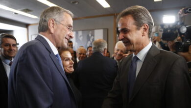 Μητσοτάκης-για-Σαμαρά:-«Δεν-μπορώ-να-απαντήσω-πολιτικά-σήμερα-–-Τον-βλέπω-σαν-έναν-πατέρα-που-έχασε-το-παιδί-του»