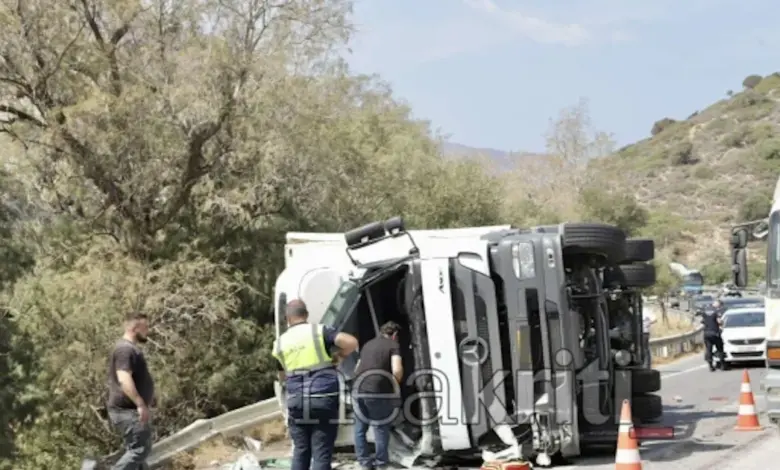 Ηράκλειο:-17χρονος-οδηγός-φορτηγού-έχασε-τη-ζωή-του-μετά-από-τροχαίο-στην-Αγία-Πελαγία-–-Σοκαριστικές-εικόνες-από-το-σημείο