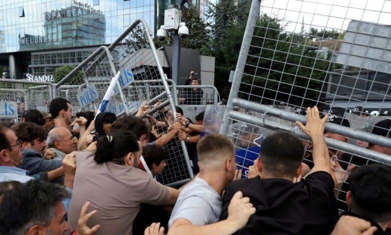 Τουρκία:-Επεισόδια-μεταξύ-αστυνομίας-και-υποστηρικτών-του-chp-στην-Κωνσταντινούπολη