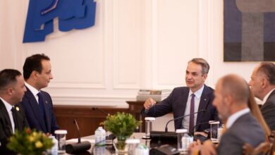 Συνάντηση-Μητσοτάκη-με-τον-γιο-του-Χάφταρ-στο-Μαξίμου