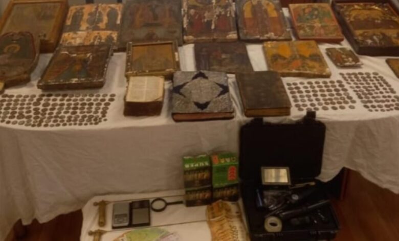 Καλάβρυτα:-Αυτά-είναι-τα-κειμήλια-που-ήθελε-να-πουλήσει-ο-ηγούμενος-της-Μονής-Μεγάλου-Σπηλαίου
