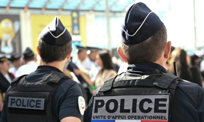 Γαλλία:-Γουρουνοκεφαλές-τοποθετήθηκαν-μπροστά-σε-τζαμιά-στο-Παρίσι