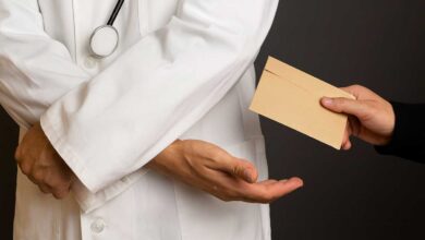 Συνελήφθη-διευθυντής-στο-Ιπποκράτειο-για-φακελάκι