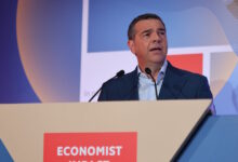 Αλέξης-Τσίπρας:-«Ακούει-το-Μαξίμου-το-καμπανάκι-κινδύνου-για-τους-δείκτες-ντροπής;»-ρωτά-σε-νέα-ανάρτησή-του