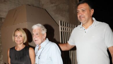 Η-Τζένη-Μπαλατσινού-με-τον-πατέρα-της-και-τον-Βασίλη-Κικίλια-στο-Ηρώδειο