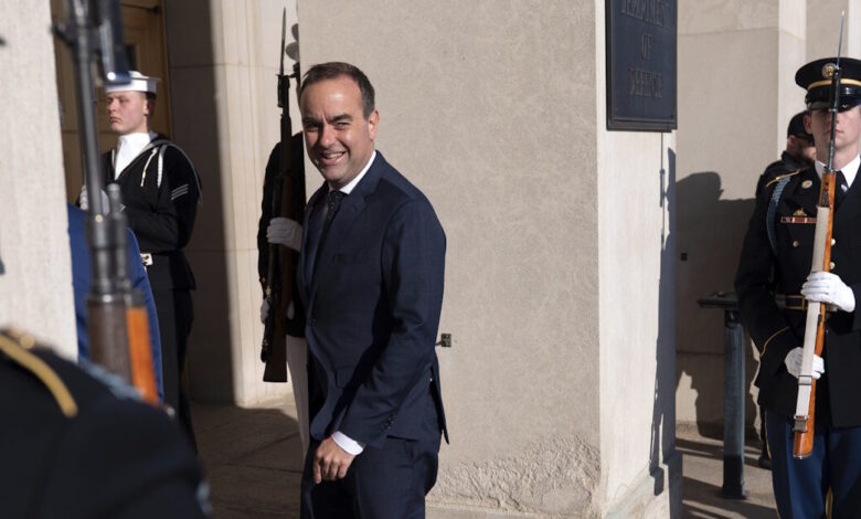 Ο-Εμανουέλ-Μακρόν-διόρισε-τον-Σεμπαστιάν-Λεκορνού-για-πρωθυπουργό-της-Γαλλίας