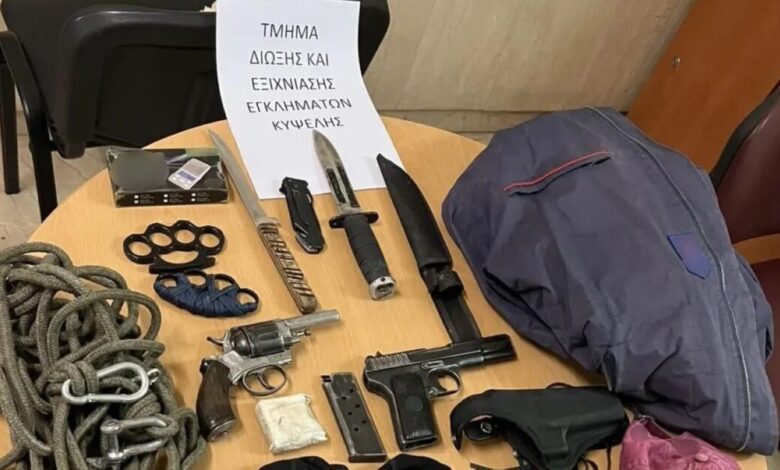 Κυψέλη:-Χειροπέδες-σε-59χρονο-που-πυροβόλησε-υπάλληλο-καθαριότητας-–-Έκρυβε-στο-σπίτι-του-όπλα,-σφαίρες-και-μαχαίρια