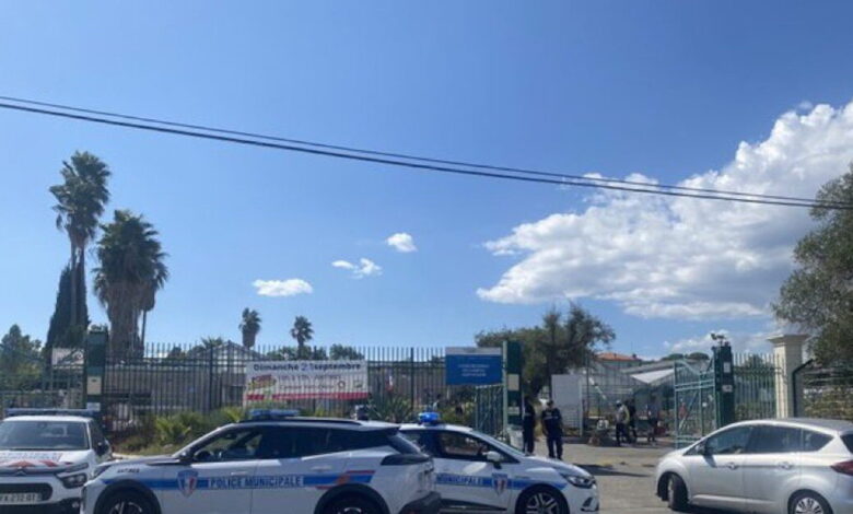 Γαλλία:-Πρώην-μαθητής-επιτέθηκε-με-μαχαίρι-σε-σχολείο-στην-Αντίμπ-και-τραυμάτισε-μια-16χρονη-και-μία-καθηγήτρια