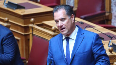 Επίθεση-Γεωργιάδη-σε-Ακρίτα-για-τον-διευθυντή-του-Ιπποκράτειου:-«Ο-ΣΥΡΙΖΑ-θέλει-να-χειρουργεί-κανονικά-με-το-φακελάκι;»