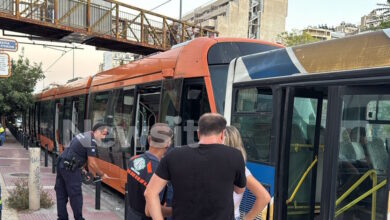 Τροχαίο-στον-Πειραιά:-Λεωφορείο-συγκρούστηκε-με-τραμ-–-30-επιβάτες-τραυματίστηκαν