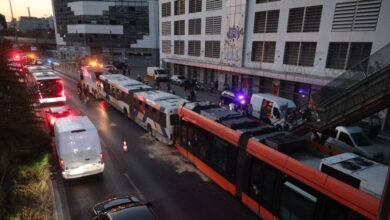 Πειραιάς:-Ο-οδηγός-του-λεωφορείου-βρήκε-λιπόθυμο-τον-συνάδελφό-του-στο-τραμ-–-Οι-λεπτομέρειες-της-σύγκρουσης-των-δύο-οχημάτων