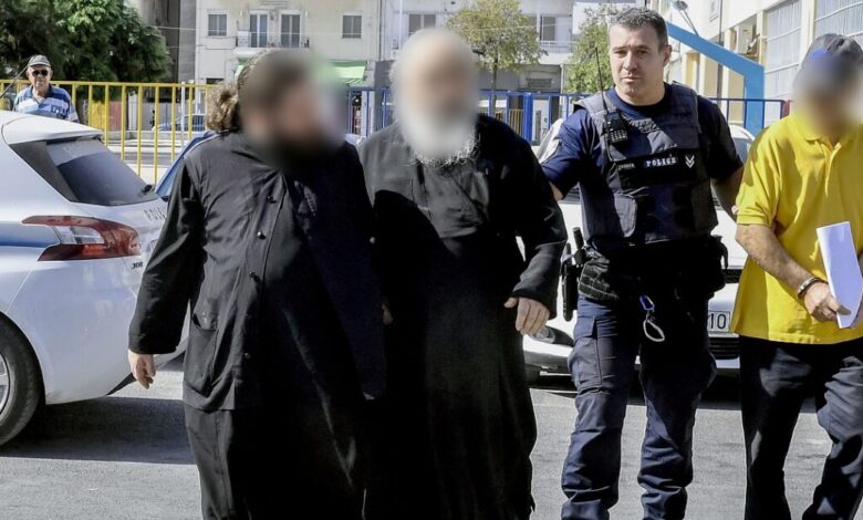 «Ιερό-κύκλωμα»-στα-Καλάβρυτα:-Ο-ηγούμενος-της-Μονής-ήθελε-να-πουλήσει-ακόμη-και-τις-τοιχογραφίες-–-Στη-φυλακή-οι-6-κατηγορούμενοι
