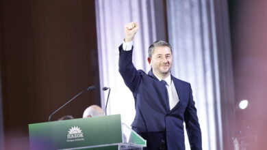Το-«καλάθι»-του-Νίκου-Ανδρουλάκη-στη-ΔΕΘ-με-13ο-μισθό-και-συλλογικές-συμβάσεις-εργασίας:-Οι-5-προτεραιότητες-του-ΠΑΣΟΚ
