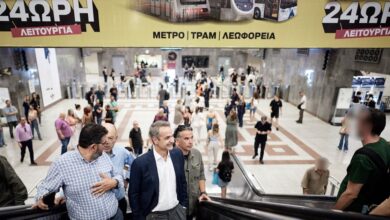 Ο-Κυριάκος-Μητσοτάκης-στο-μετρό-Συντάγματος-μία-ημέρα-πριν-τα-«εγκαίνια»-της-24ωρης-λειτουργίας-του