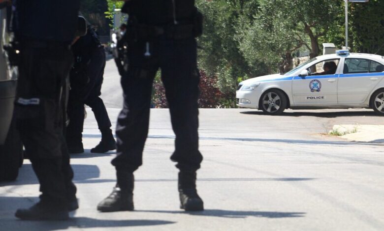 Έφοδος-της-αστυνομίας-στον-οικισμό-των-τσιγγάνων-στη-Ράξα