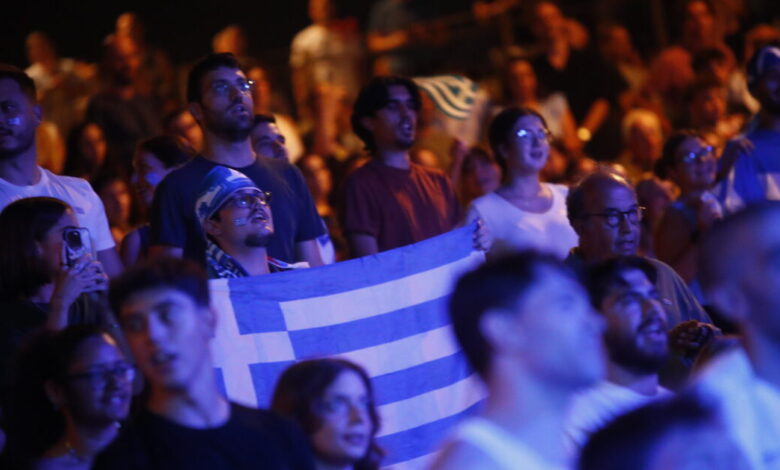 Ελλάδα-–-Τουρκία:-Από-γιγαντοοθόνες-παρακολουθούν-οι-Έλληνες-φίλαθλοι-τον-ημιτελικό-του-eurobasket-2025