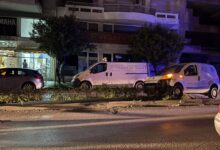 Ατύχημα-στην-οδό-Λαρίσης-–-όχημα-ανέβηκε-στη-νησίδα,-τραυματίας-πεζός