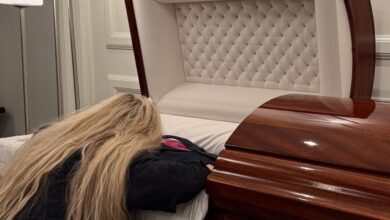 Τσάρλι-Κερκ:-Η-στιγμή-που-η-χήρα-του-καταρρέει-πάνω-στο-φέρετρό-του-–-«Πότε-δεν-θα-ξεχαστεί-ο-άντρας-μου,-θα-φροντίσω-εγώ-γι’-αυτό»
