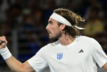 davis-cup:-Ο-Στέφανος-Τσιτσιπάς-επικράτησε-εύκολα-κόντρα-στον-Σέιμποθ-Γουάιλντ-και-ισοφάρισε-σε-1-1-για-την-Ελλάδα