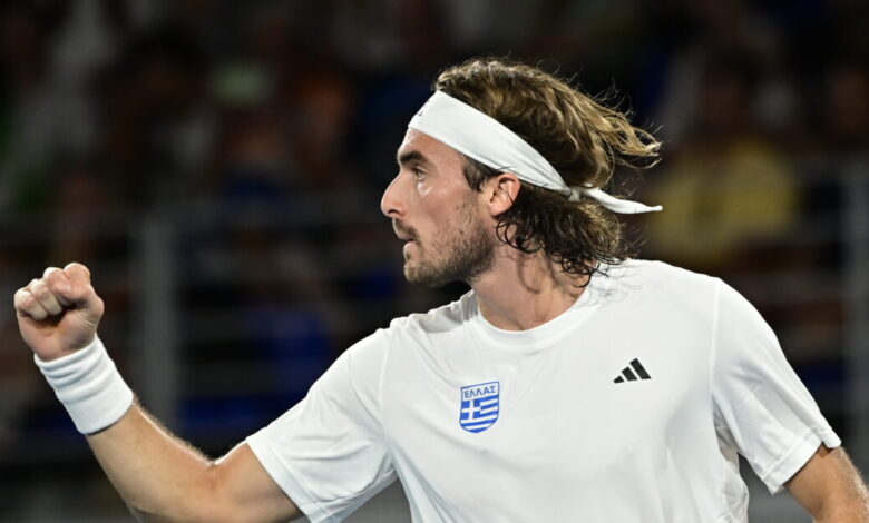 davis-cup:-Ο-Στέφανος-Τσιτσιπάς-επικράτησε-εύκολα-κόντρα-στον-Σέιμποθ-Γουάιλντ-και-ισοφάρισε-σε-1-1-για-την-Ελλάδα