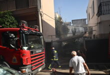 Φωτιά-σε-διαμέρισμα-στο-Αιγάλεω:-Νεαρός-πήδηξε-από-το-μπαλκόνι-για-να-γλιτώσει-–-Απεγκλωβίστηκαν-2-ηλικιωμένοι