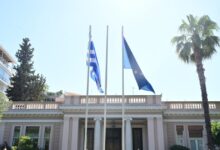 Κυβερνητικές-πηγές:-«Ο-Νίκος-Ανδρουλάκης-από-τη-ΔΕΘ-επανέφερε-τα-“πράσινα-λεφτόδεντρα”,-ισοπεδωτικές-και-ανεύθυνες-λογικές»