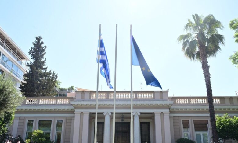 Κυβερνητικές-πηγές:-«Ο-Νίκος-Ανδρουλάκης-από-τη-ΔΕΘ-επανέφερε-τα-“πράσινα-λεφτόδεντρα”,-ισοπεδωτικές-και-ανεύθυνες-λογικές»