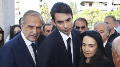 Λένα-Σαμαρά:-Πλήθος-κόσμου-και-συγκίνηση-στο-μνημόσυνο-της-κόρης-της-Γεωργίας-και-του-Αντώνη-Σαμαρά-–-Δείτε-φωτογραφίες