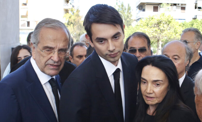 Λένα-Σαμαρά:-Πλήθος-κόσμου-και-συγκίνηση-στο-μνημόσυνο-της-κόρης-της-Γεωργίας-και-του-Αντώνη-Σαμαρά-–-Δείτε-φωτογραφίες