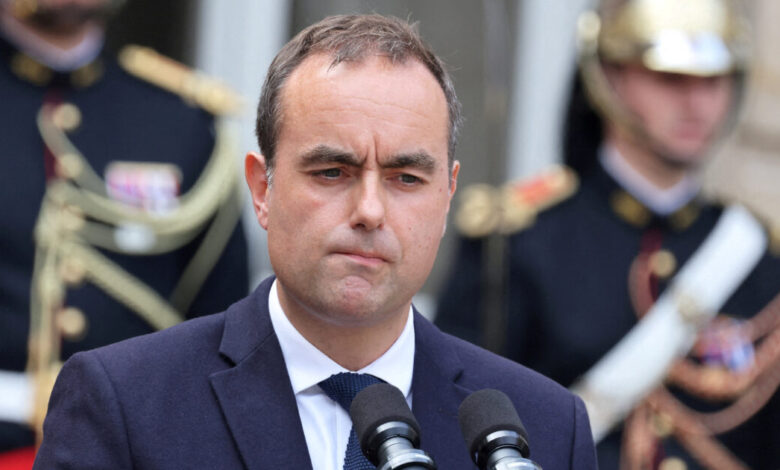 politico:-Γιατί-ο-Εμανουέλ-Μακρόν-ποντάρει-στον-Σεμπαστιάν-Λεκορνού-για-να-βγάλει-τη-Γαλλία-από-το-πολιτικό-αδιέξοδο