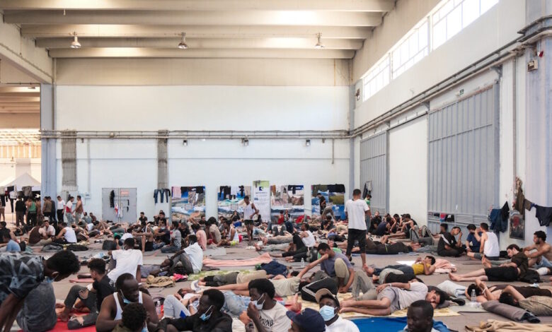 Κρήτη:-Επιχείρηση-αποσυμφόρησης-του-νησιού-–-Πάνω-από-1.500-μετανάστες-έφτασαν-τις-τελευταίες-ώρες