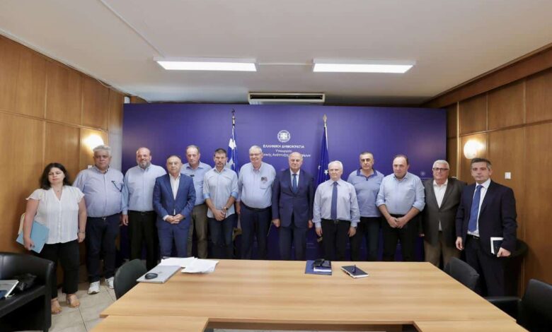 Σύσκεψη-Κώστα-Τσιάρα-με-Περιφερειάρχες-για-την-ευλογιά-–-Δεκαήμερο-σχέδιο-απολύμανσης-και-αυστηρά-μέτρα-βιοασφάλειας