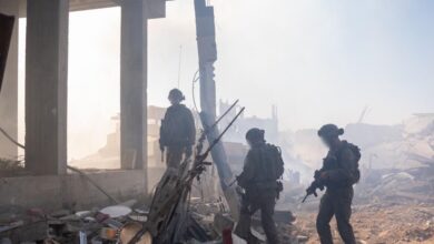 Γάζα:-Οι-πρώτες-εικόνες-από-την-επίθεση-του-Ισραήλ-–-Πάνοπλοι-στρατιώτες-και-άρματα-μάχης-στα-συντρίμμια-βομβαρδισμένων-κτιρίων