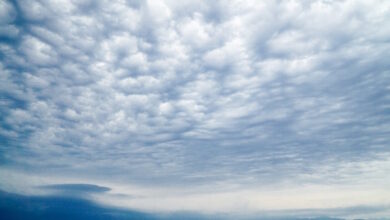 Καιρός-σήμερα:-Δεν-ξεπερνάει-τους-30-βαθμούς-η-θερμοκρασία-–-Αντιμέτωπο-με-ισχυρούς-ανέμους-το-Αιγαίο