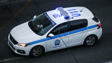 Συνελήφθη-στα-Τρίκαλα-με-μαϊμού-κουβέρτες,-αναζητείται-συνεργός