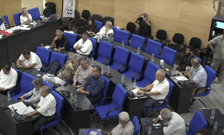 Σκληρή-αντιπαράθεση-Κουρέτα-–-Αγοραστού-στο-Περιφερειακό-για-την-ευλογιά